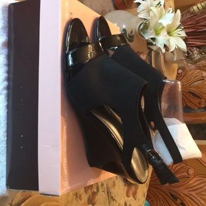 Black Bandolino wedge heels